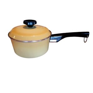 Vintage Westbend 1 QT Sauce Pan With Lid, Mustard Color